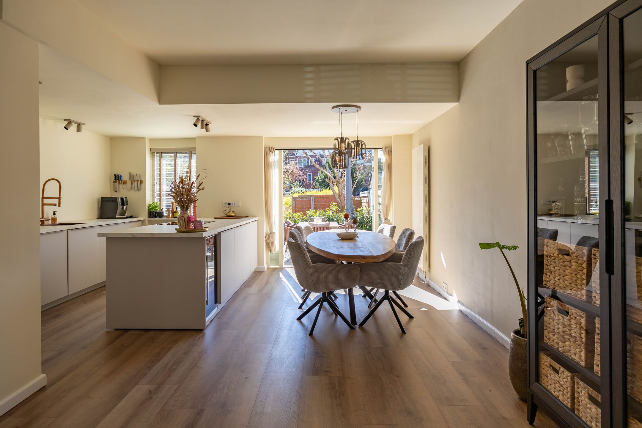 Modernized 1930s Ground Floor Apartment with Sunny Southwest Garden in Zeeheldenbuurt — 21