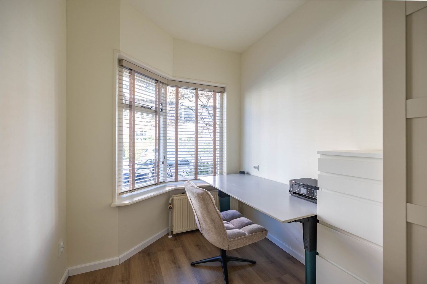 Modernized 1930s Ground Floor Apartment with Sunny Southwest Garden in Zeeheldenbuurt — 34