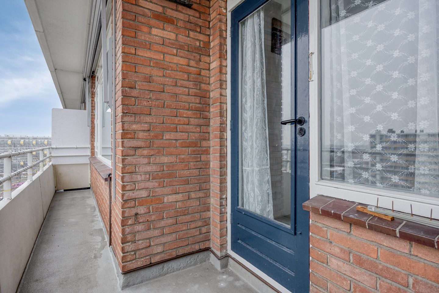 Bright 12th-floor apartment with sunny south-facing balcony and panoramic views in Amsterdam Nieuw-West — 14
