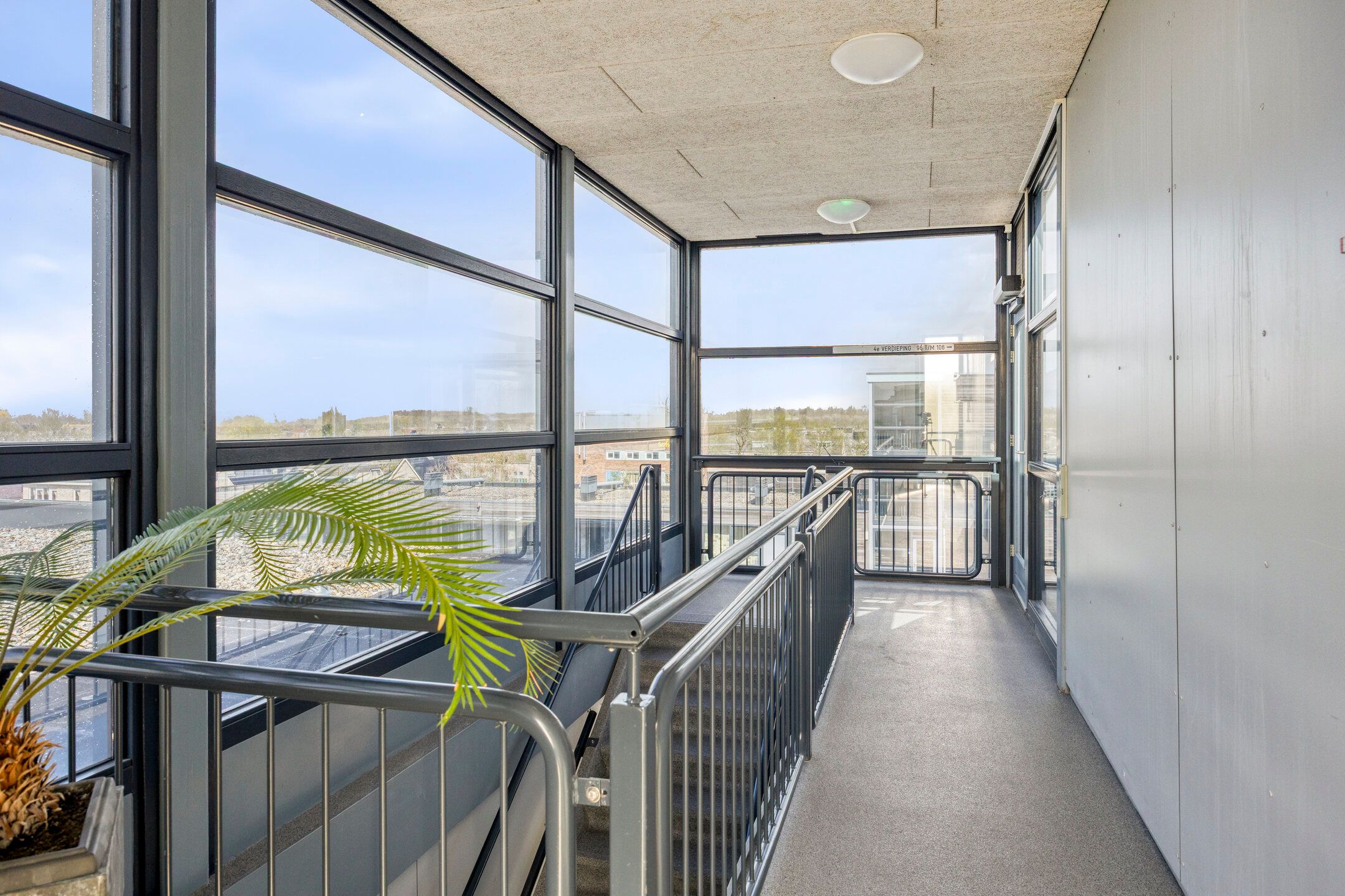 Spacious top floor apartment with parking in Breda's Haagse Beemden — 12
