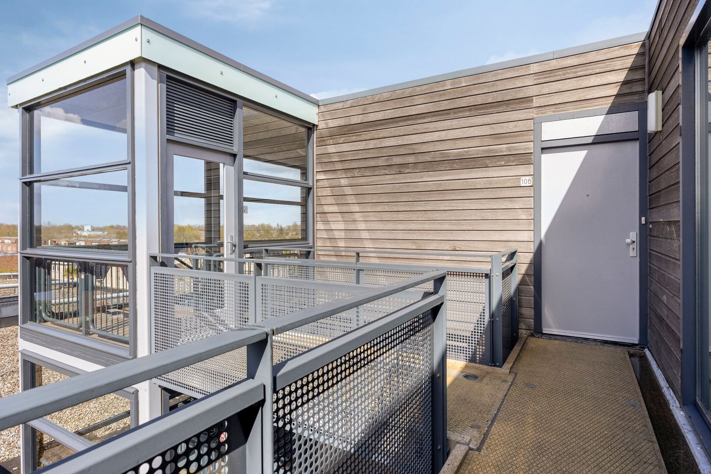 Spacious top floor apartment with parking in Breda's Haagse Beemden — 14