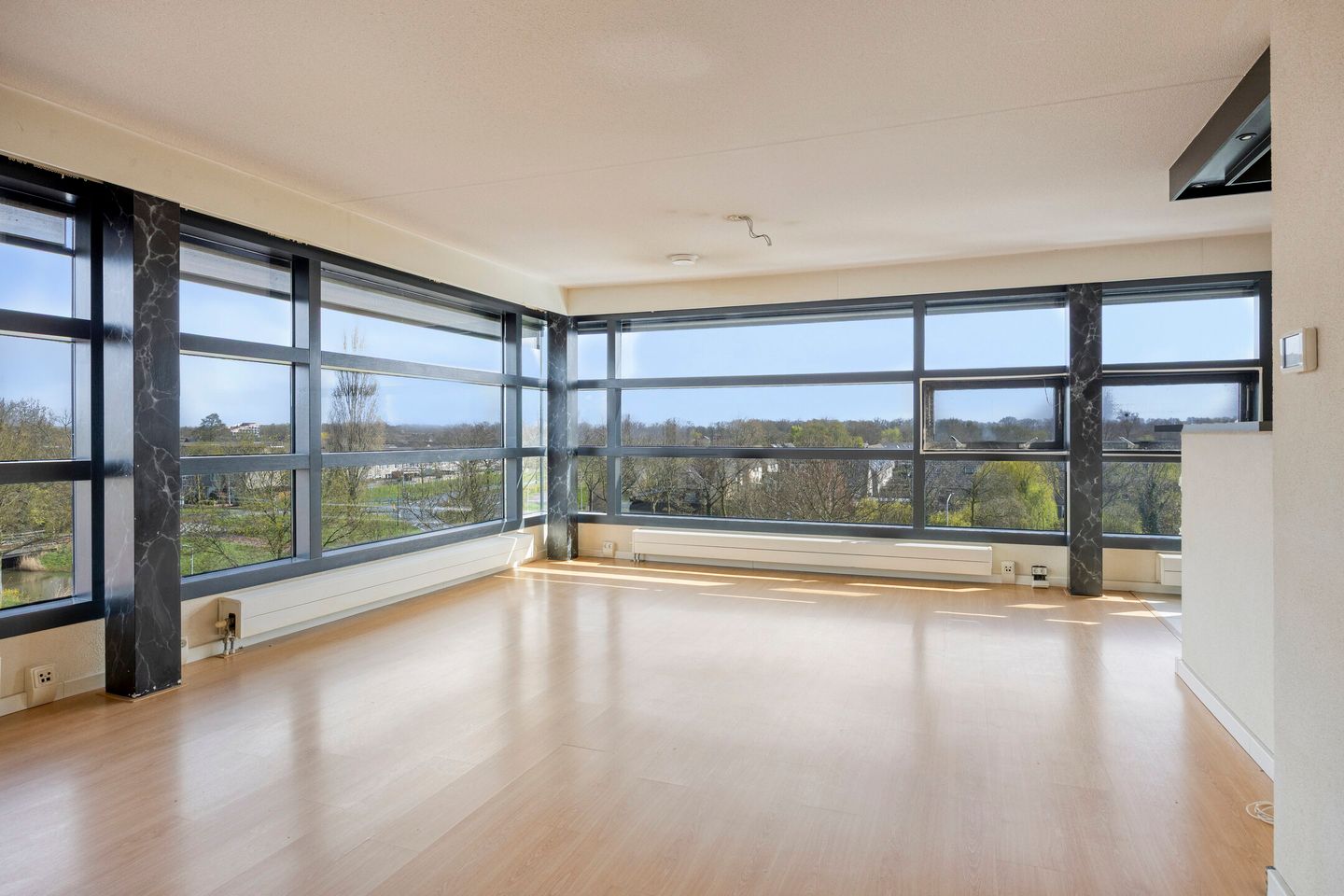 Spacious top floor apartment with parking in Breda's Haagse Beemden — 20