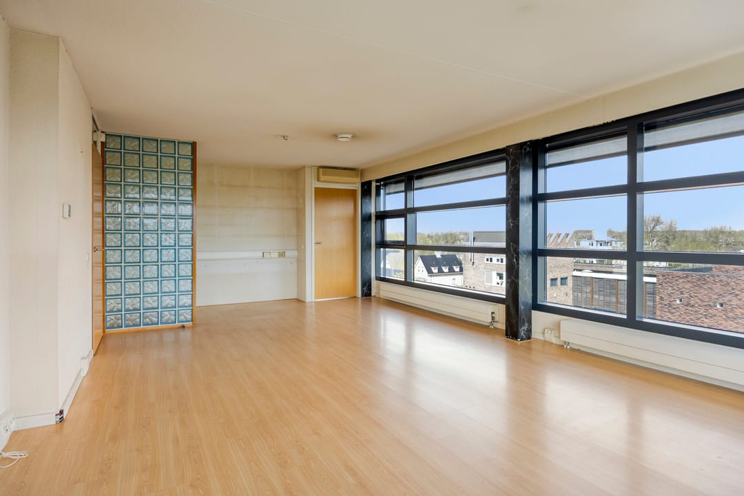 Spacious top floor apartment with parking in Breda's Haagse Beemden — 23