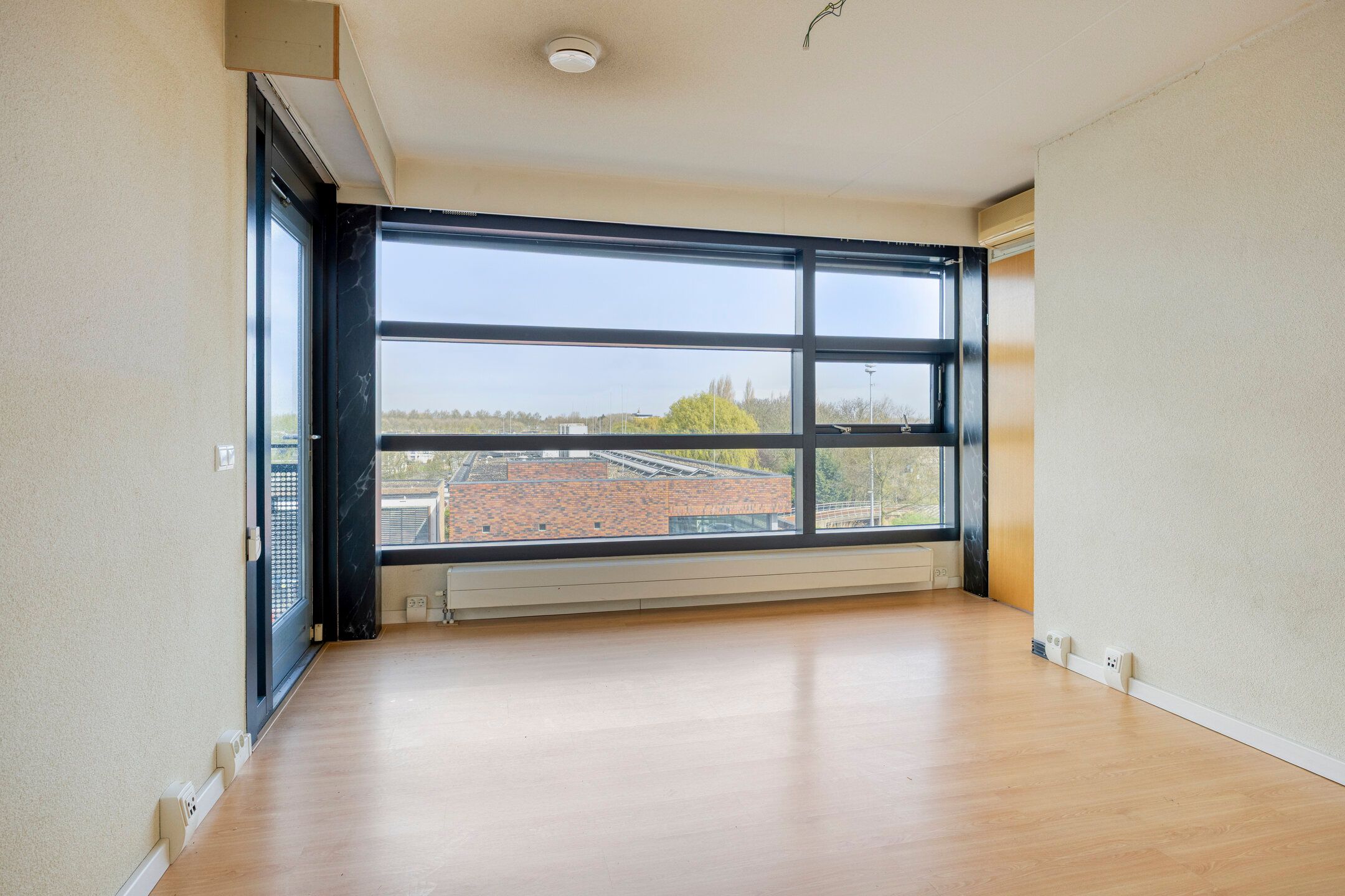 Spacious top floor apartment with parking in Breda's Haagse Beemden — 30