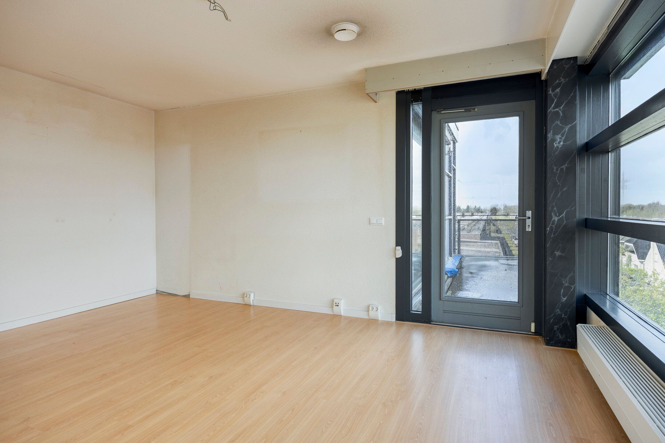 Spacious top floor apartment with parking in Breda's Haagse Beemden — 33