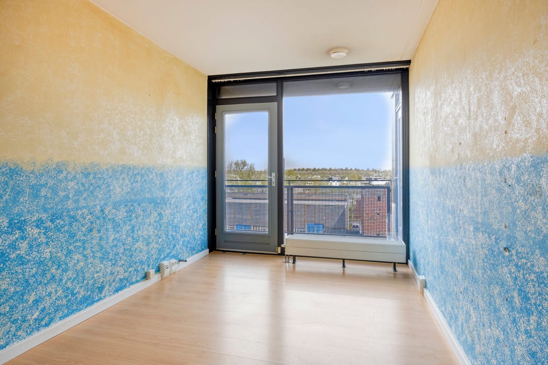 Spacious top floor apartment with parking in Breda's Haagse Beemden — 38