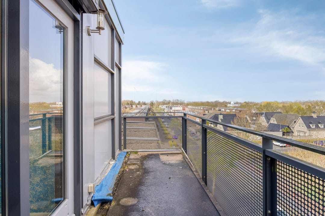 Spacious top floor apartment with parking in Breda's Haagse Beemden — 43
