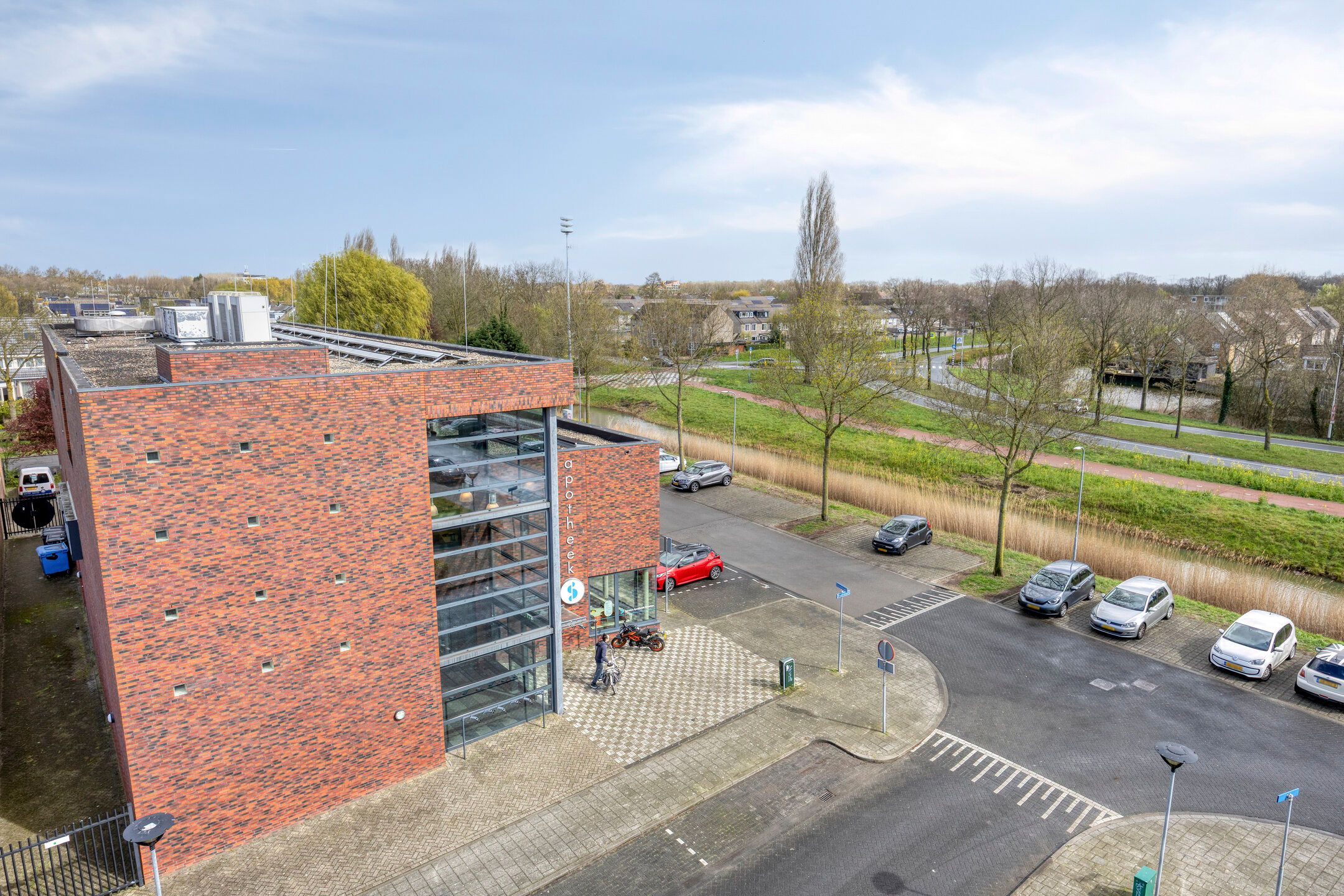Spacious top floor apartment with parking in Breda's Haagse Beemden — 45