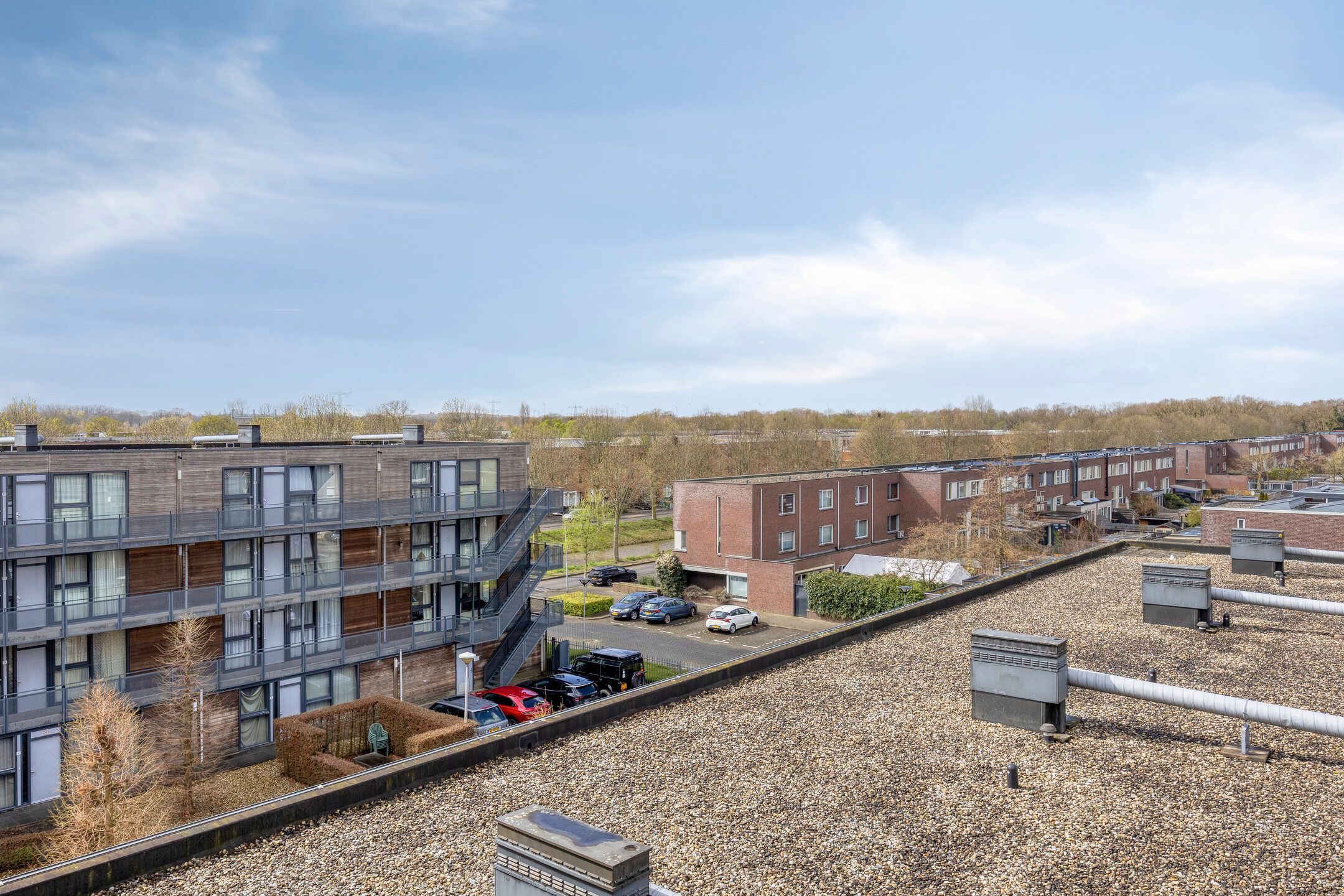 Spacious top floor apartment with parking in Breda's Haagse Beemden — 48