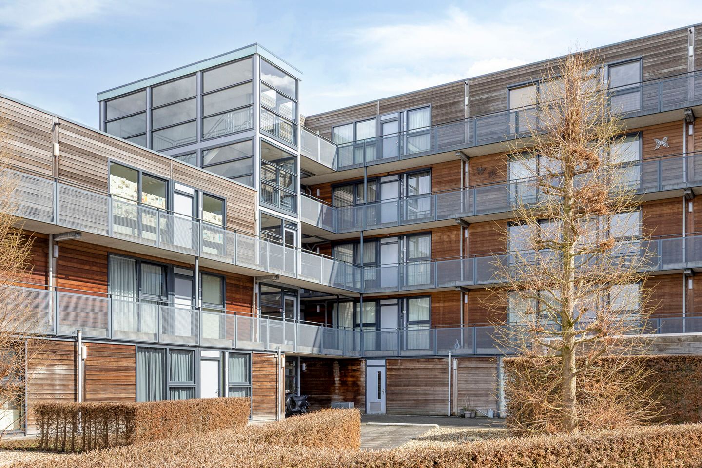 Spacious top floor apartment with parking in Breda's Haagse Beemden — 55