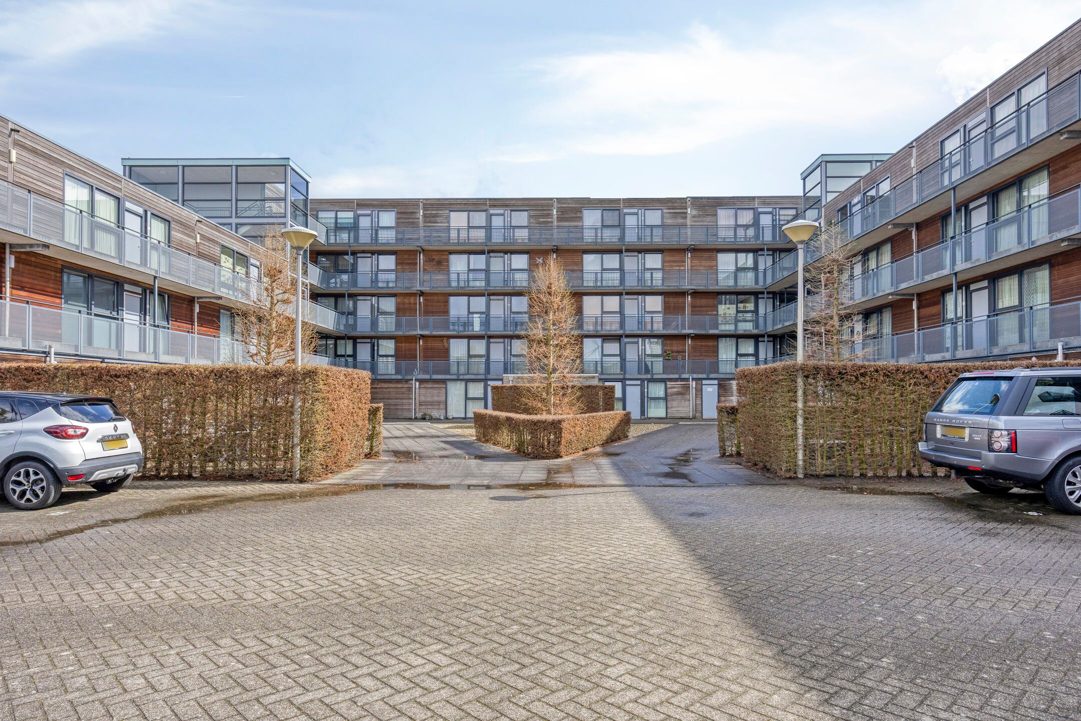Spacious top floor apartment with parking in Breda's Haagse Beemden — 57