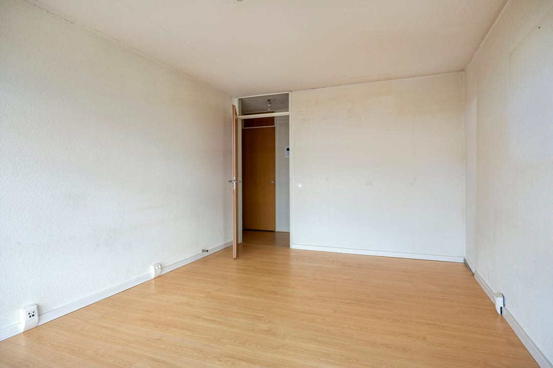 Spacious top floor apartment with parking in Breda's Haagse Beemden — 32