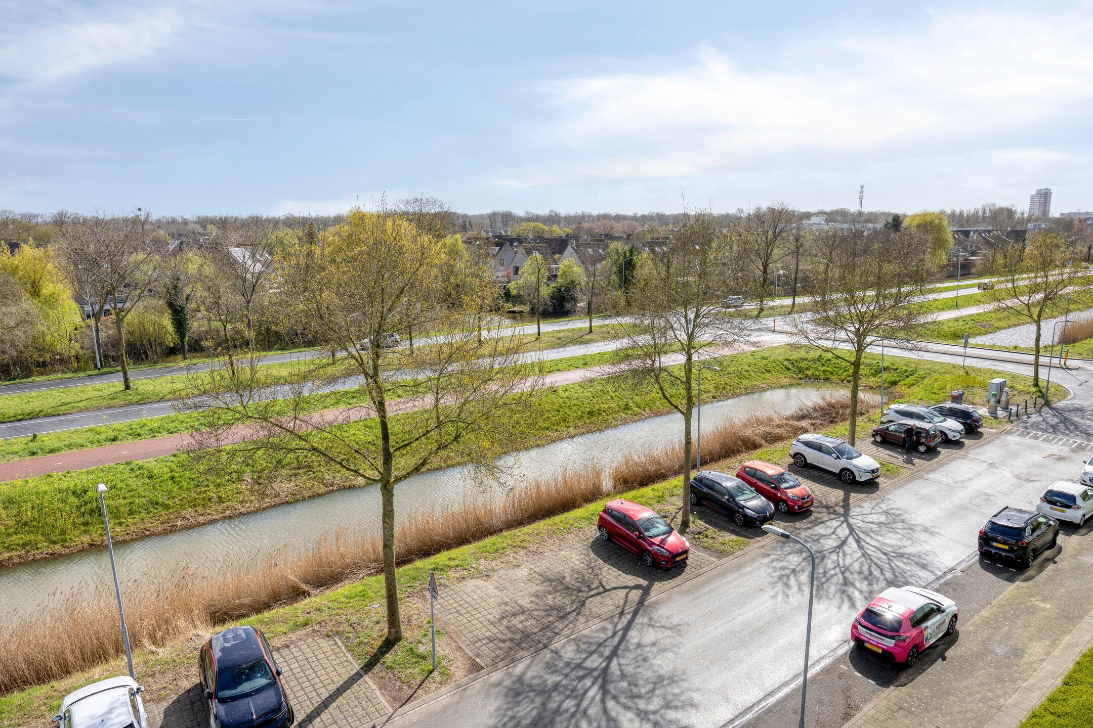 Spacious top floor apartment with parking in Breda's Haagse Beemden — 51
