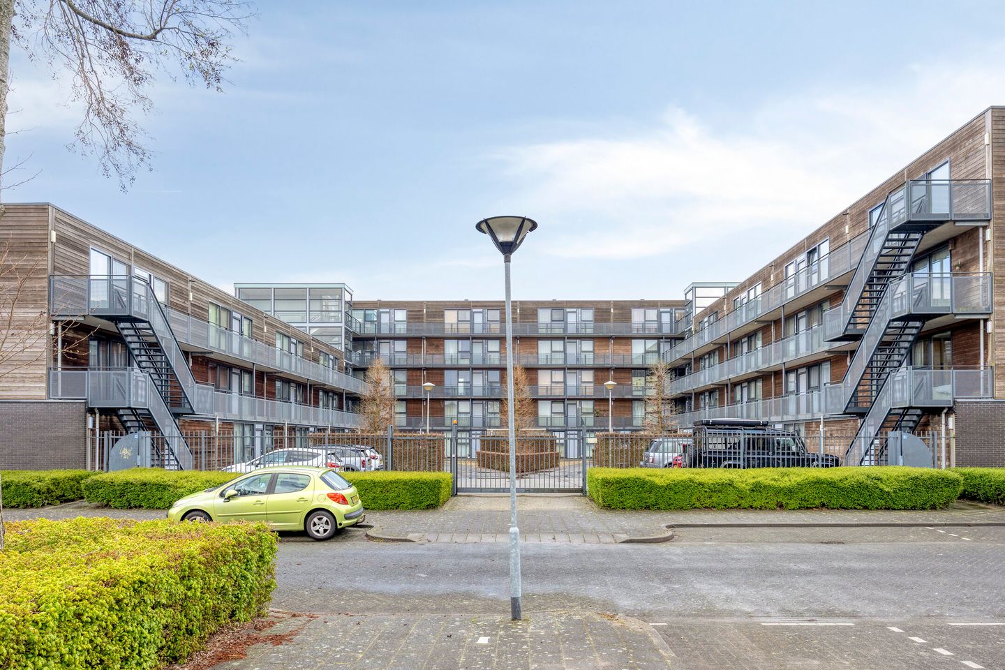 Spacious top floor apartment with parking in Breda's Haagse Beemden — 59
