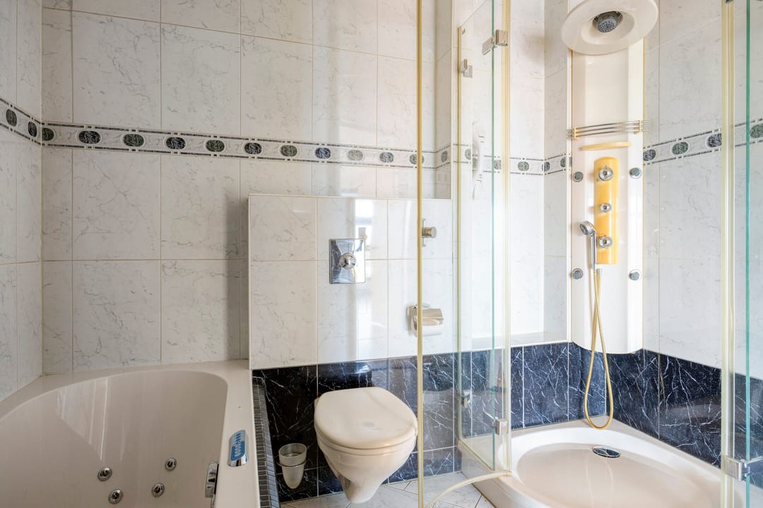 Spacious top floor apartment with parking in Breda's Haagse Beemden — 37