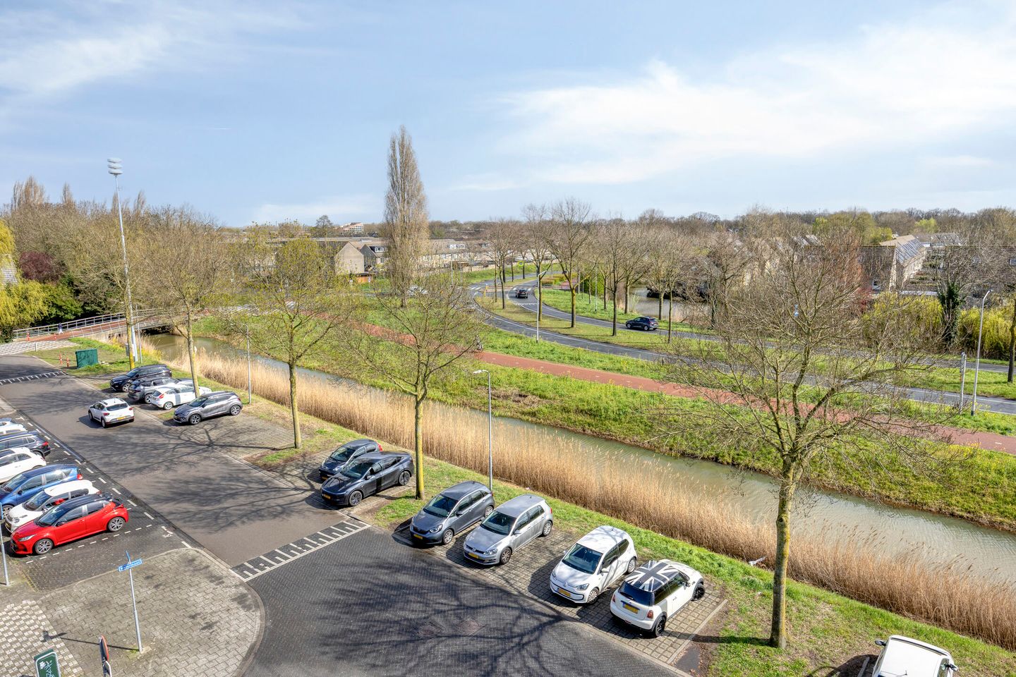 Spacious top floor apartment with parking in Breda's Haagse Beemden — 50