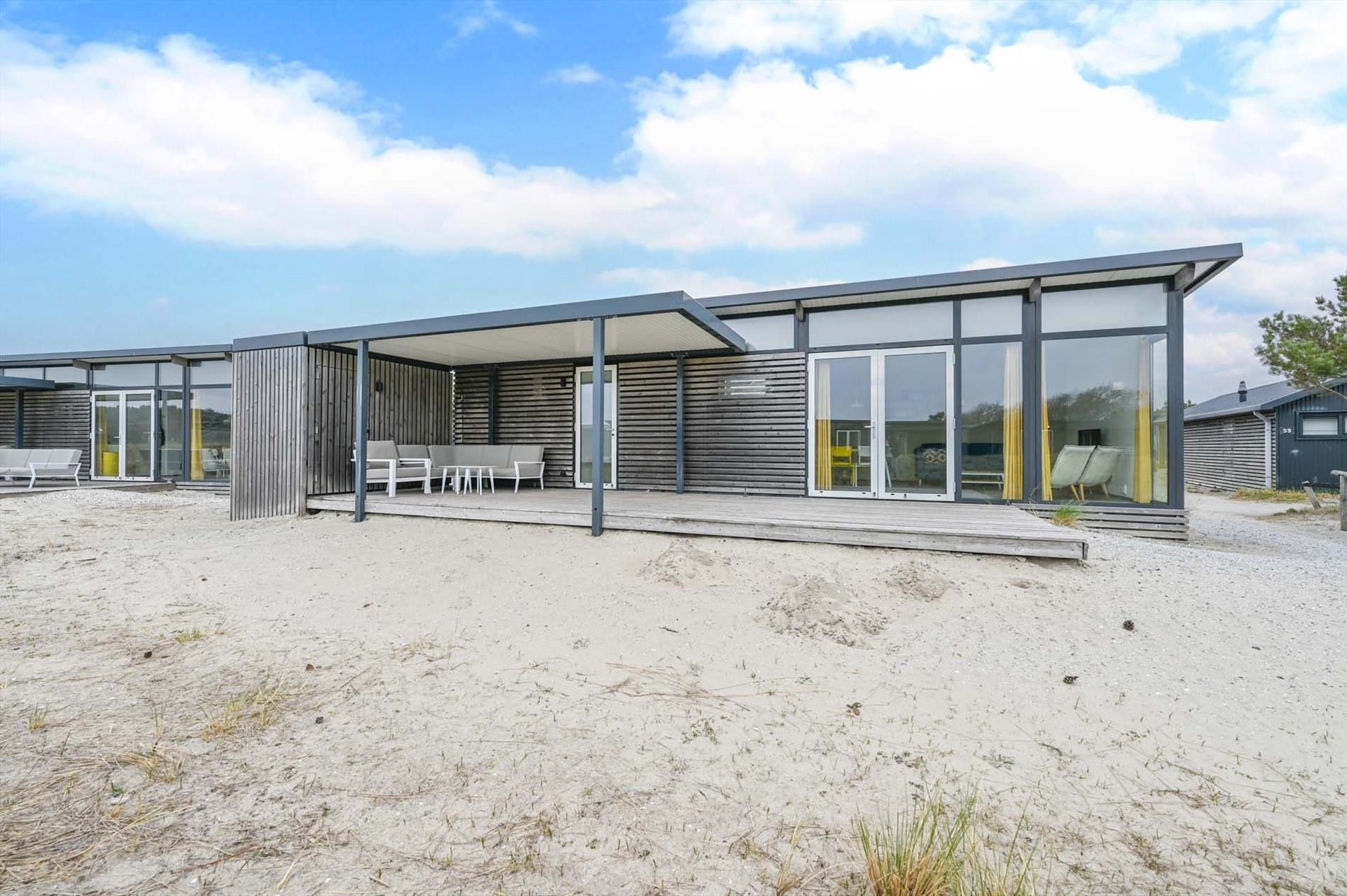 2-bedroom freehold villa in Hollum — photo 3 of 5