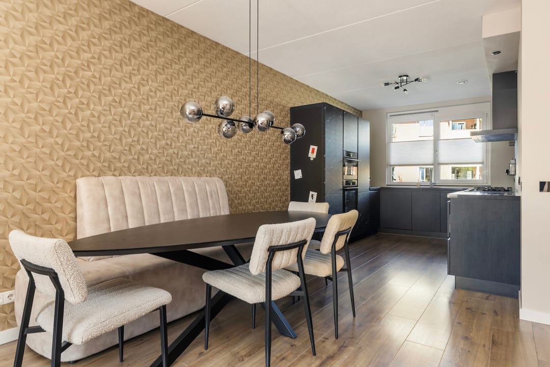 Modern corner house with 4 bedrooms and private parking in Vermeerkwartier — 13