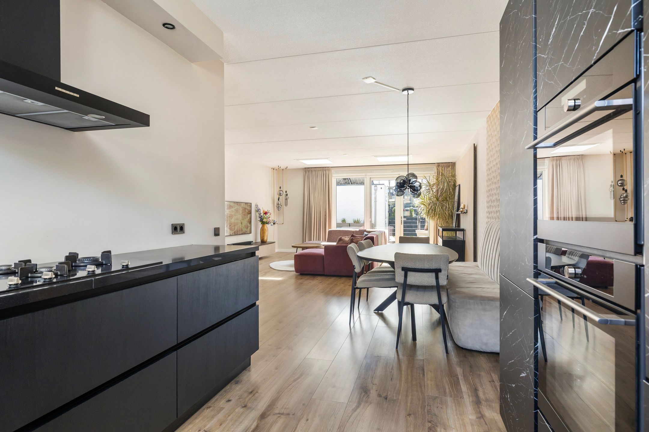 Modern corner house with 4 bedrooms and private parking in Vermeerkwartier — 15
