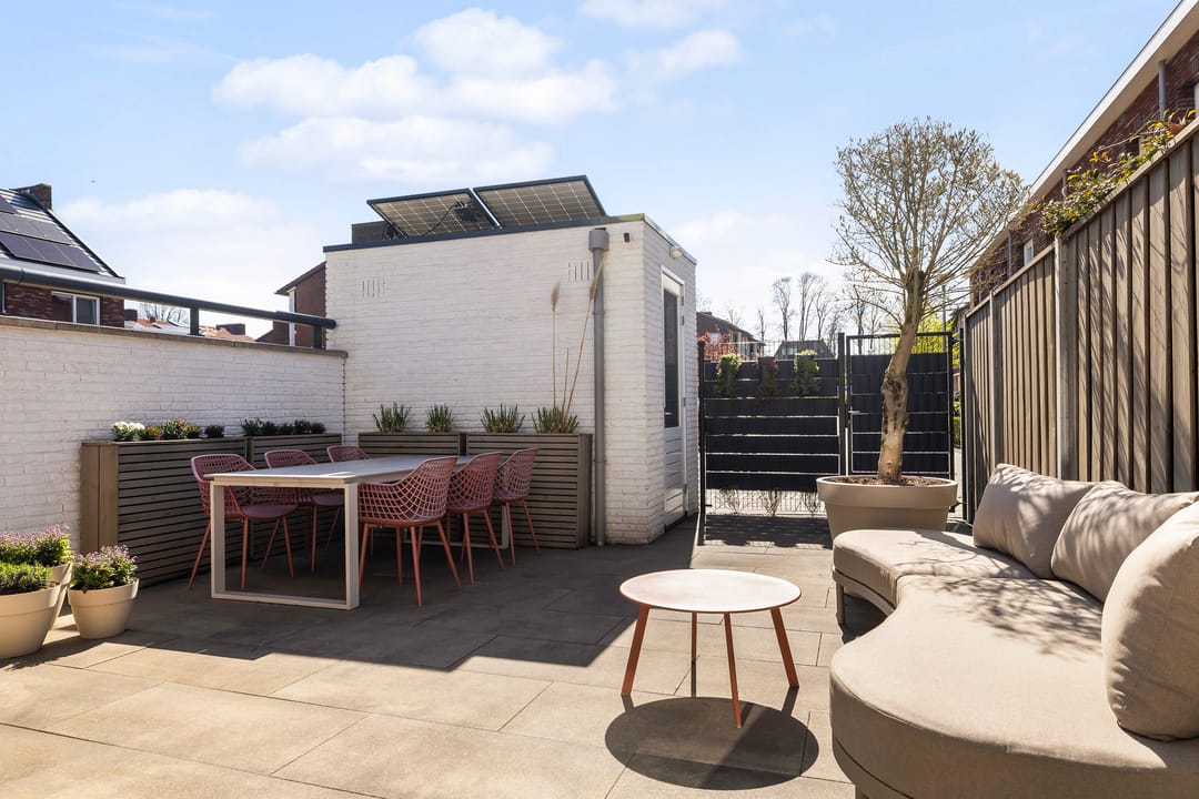 Modern corner house with 4 bedrooms and private parking in Vermeerkwartier — 16