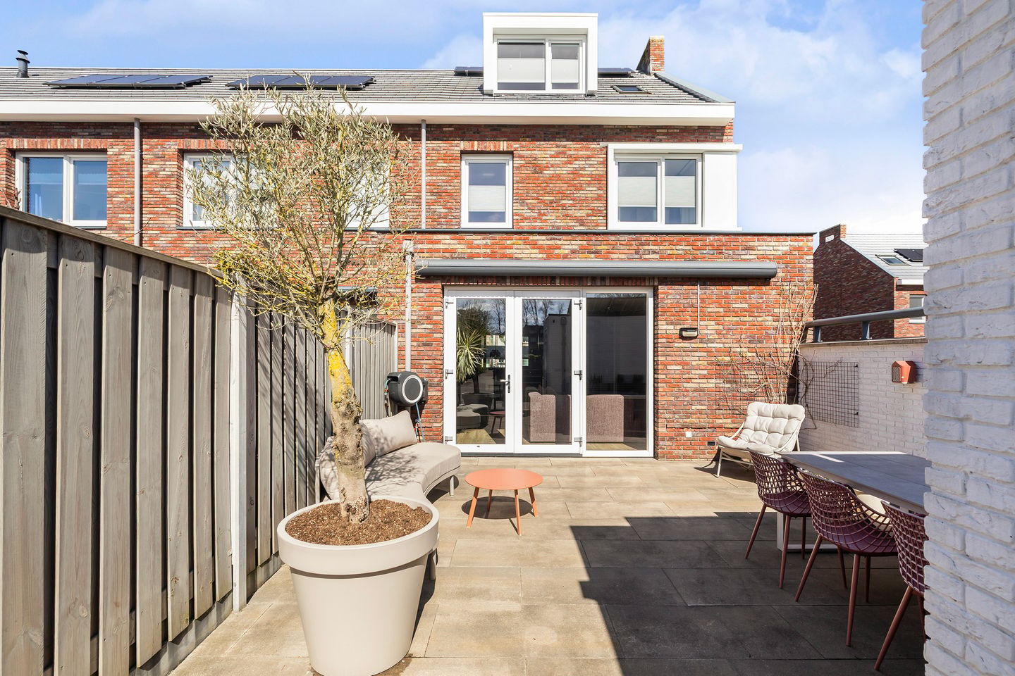 Modern corner house with 4 bedrooms and private parking in Vermeerkwartier — 19