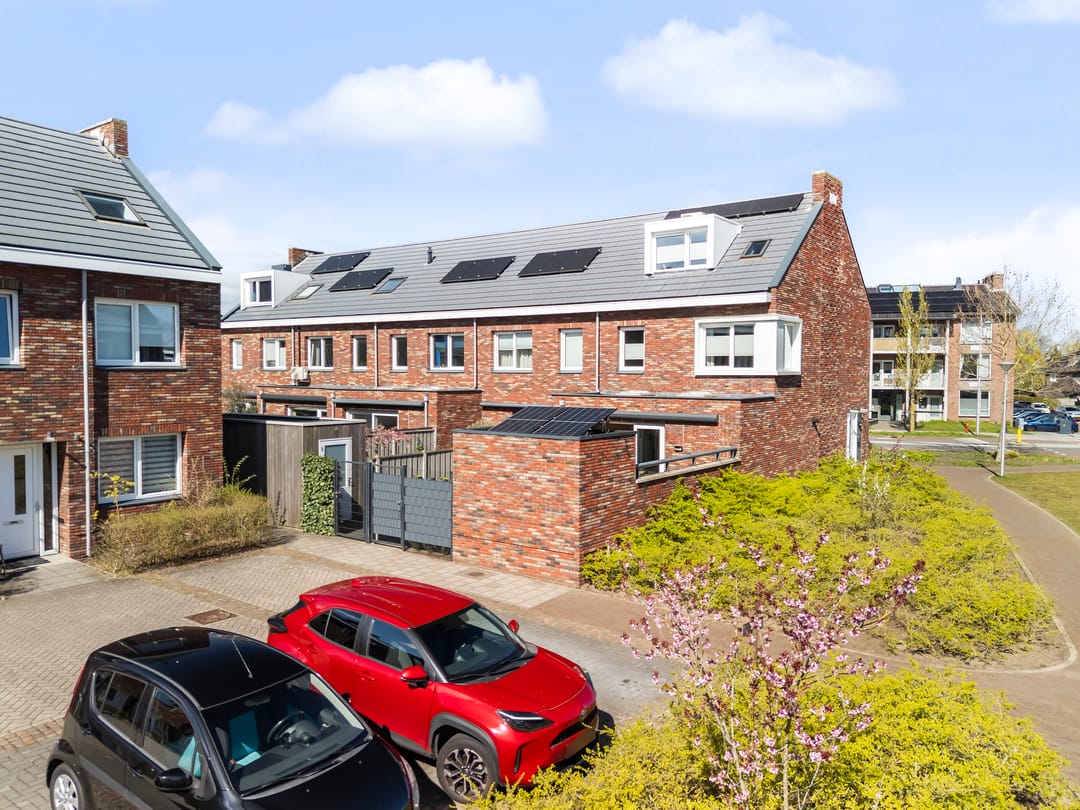 Modern corner house with 4 bedrooms and private parking in Vermeerkwartier — 22