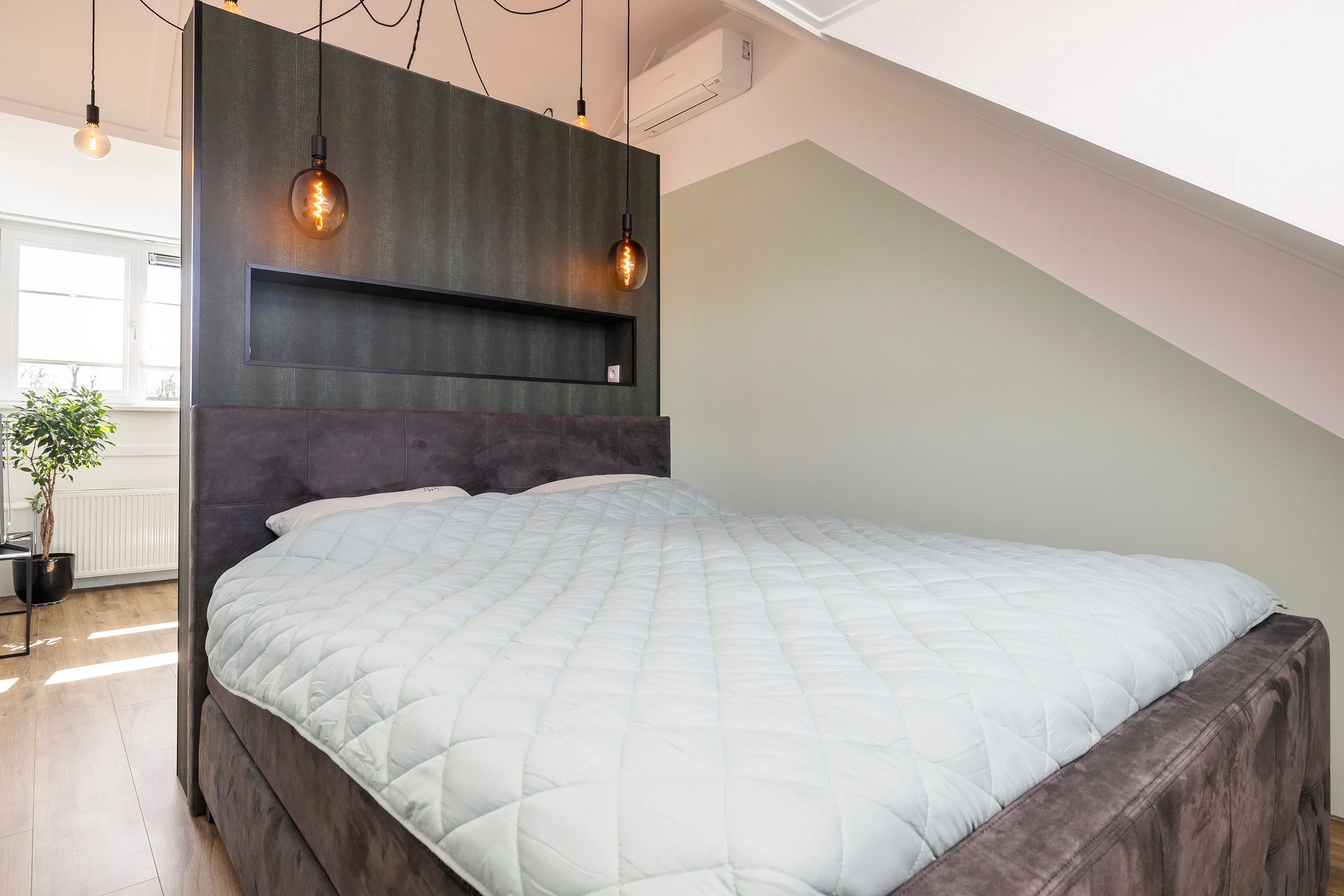 Modern corner house with 4 bedrooms and private parking in Vermeerkwartier — 33
