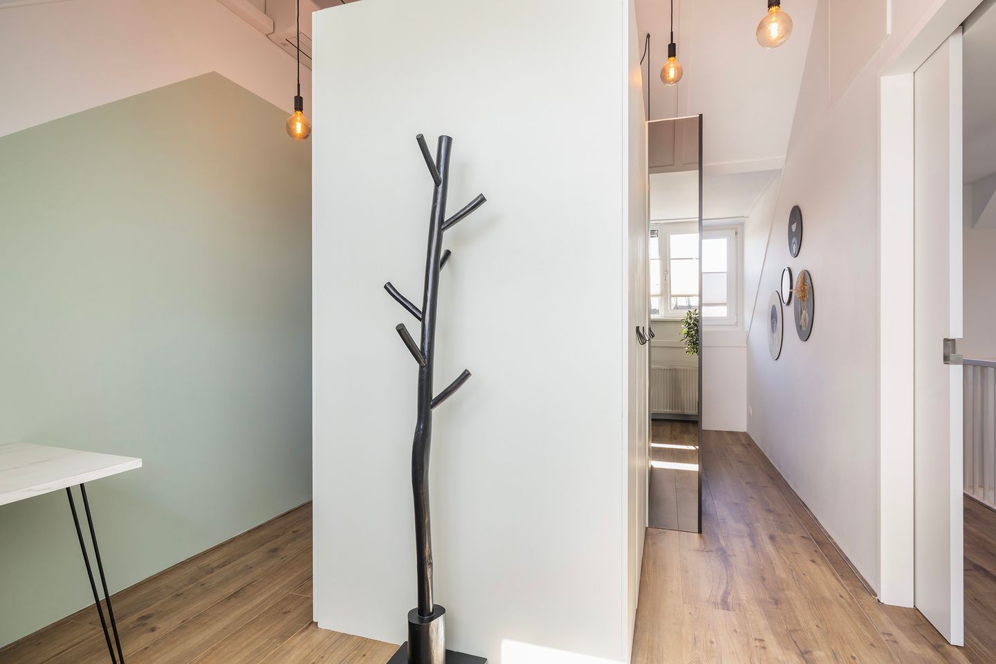 Modern corner house with 4 bedrooms and private parking in Vermeerkwartier — 34