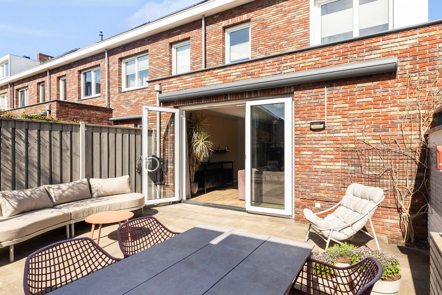 Modern corner house with 4 bedrooms and private parking in Vermeerkwartier — 20