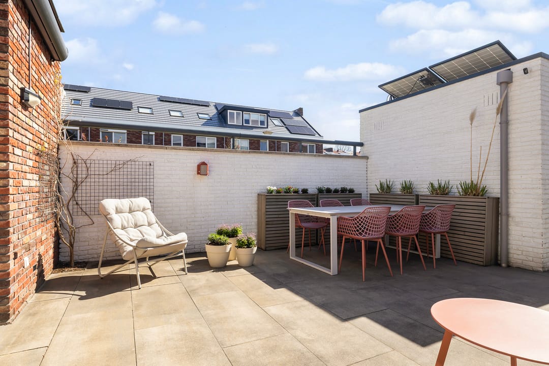 Modern corner house with 4 bedrooms and private parking in Vermeerkwartier — 17