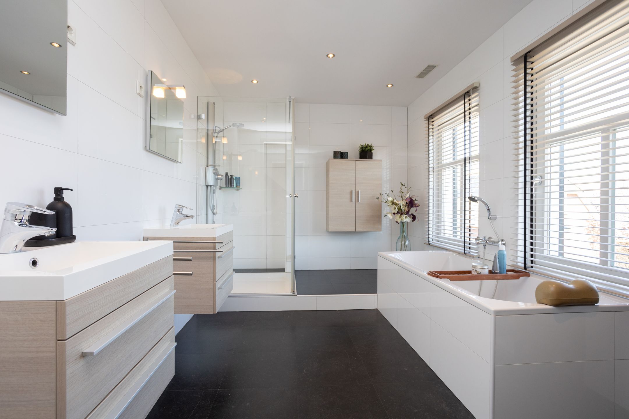 Foto 42 van Roland Holstlaan 6