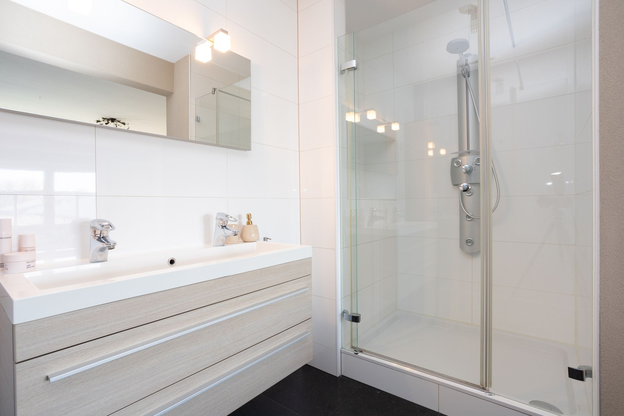 Foto 45 van Roland Holstlaan 6