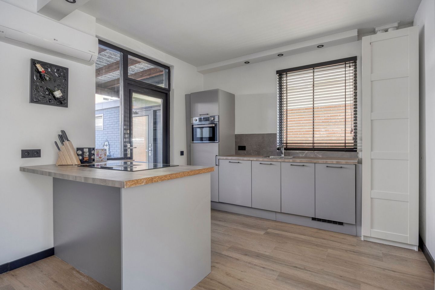 Photo 19 of Rosastraat 7