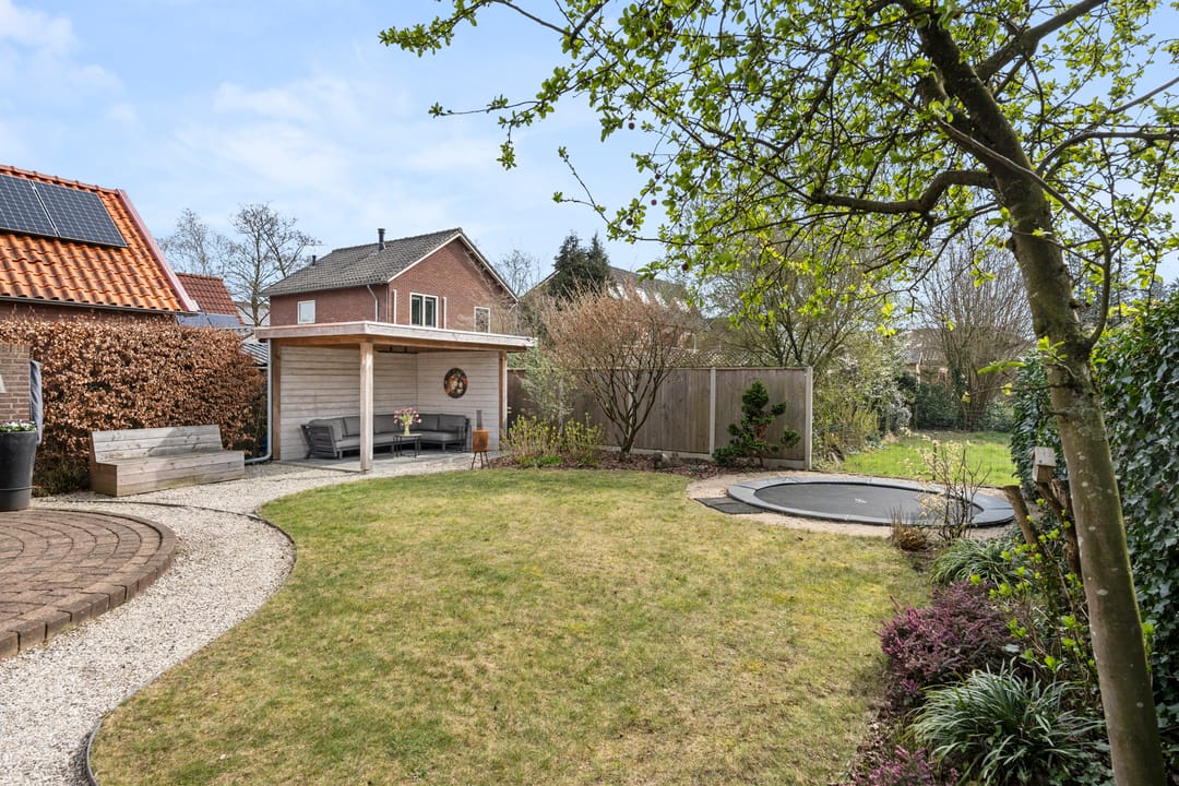 Detached Home with Spacious Basement Near Forests in Bennekom — 16