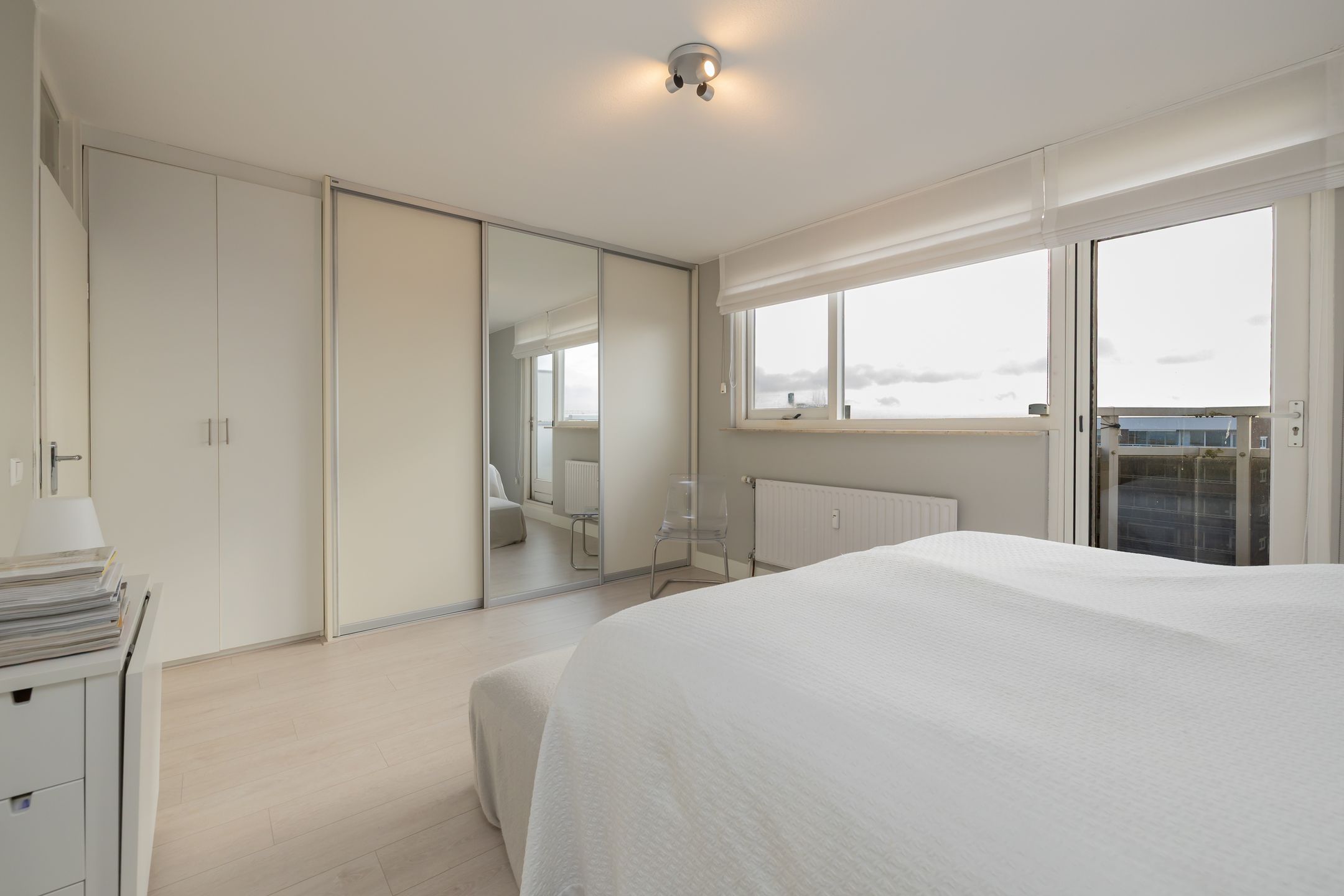 Spacious corner apartment with panoramic sea views and resort amenities — 15
