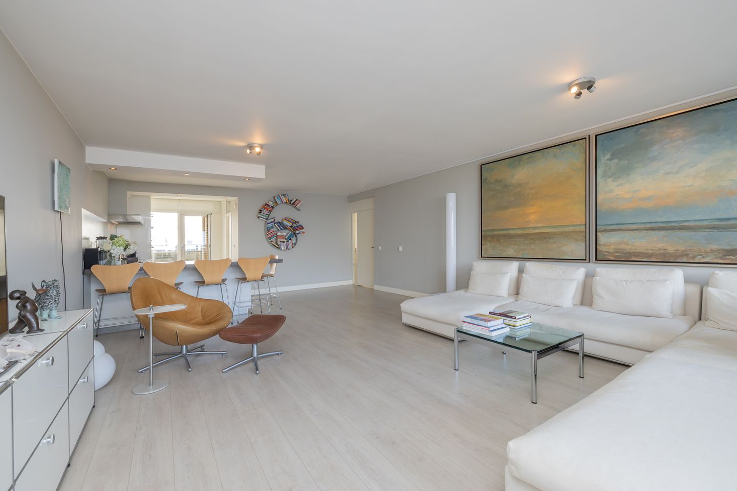 Spacious corner apartment with panoramic sea views and resort amenities — 25