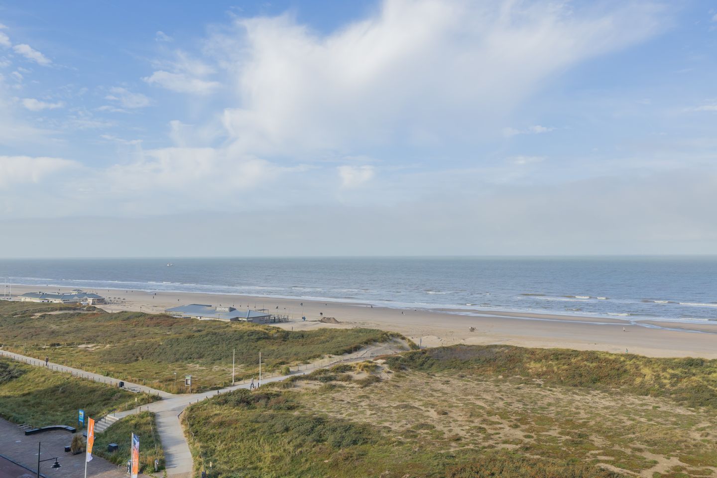 Spacious corner apartment with panoramic sea views and resort amenities — 35