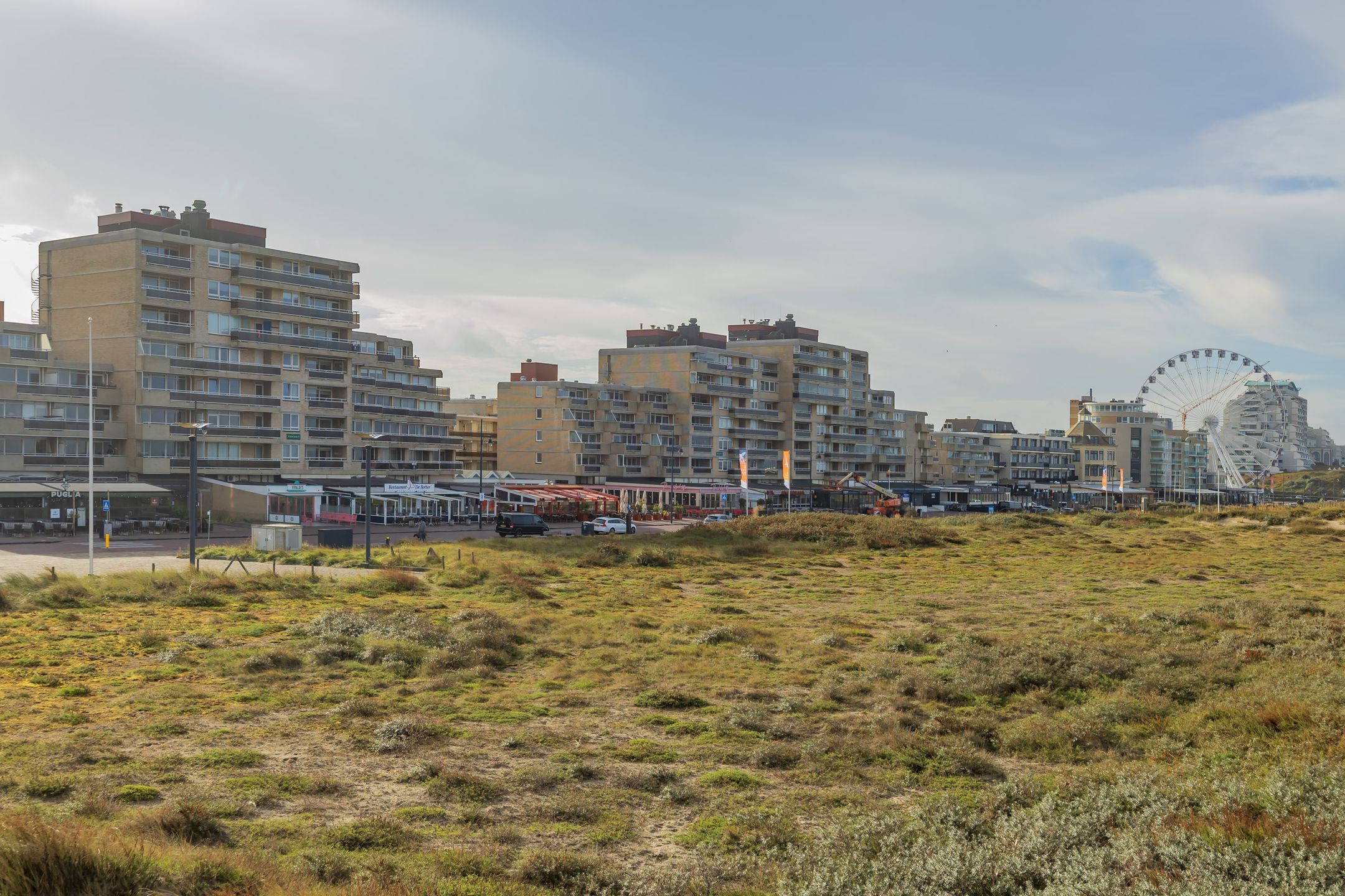 Spacious corner apartment with panoramic sea views and resort amenities — 42