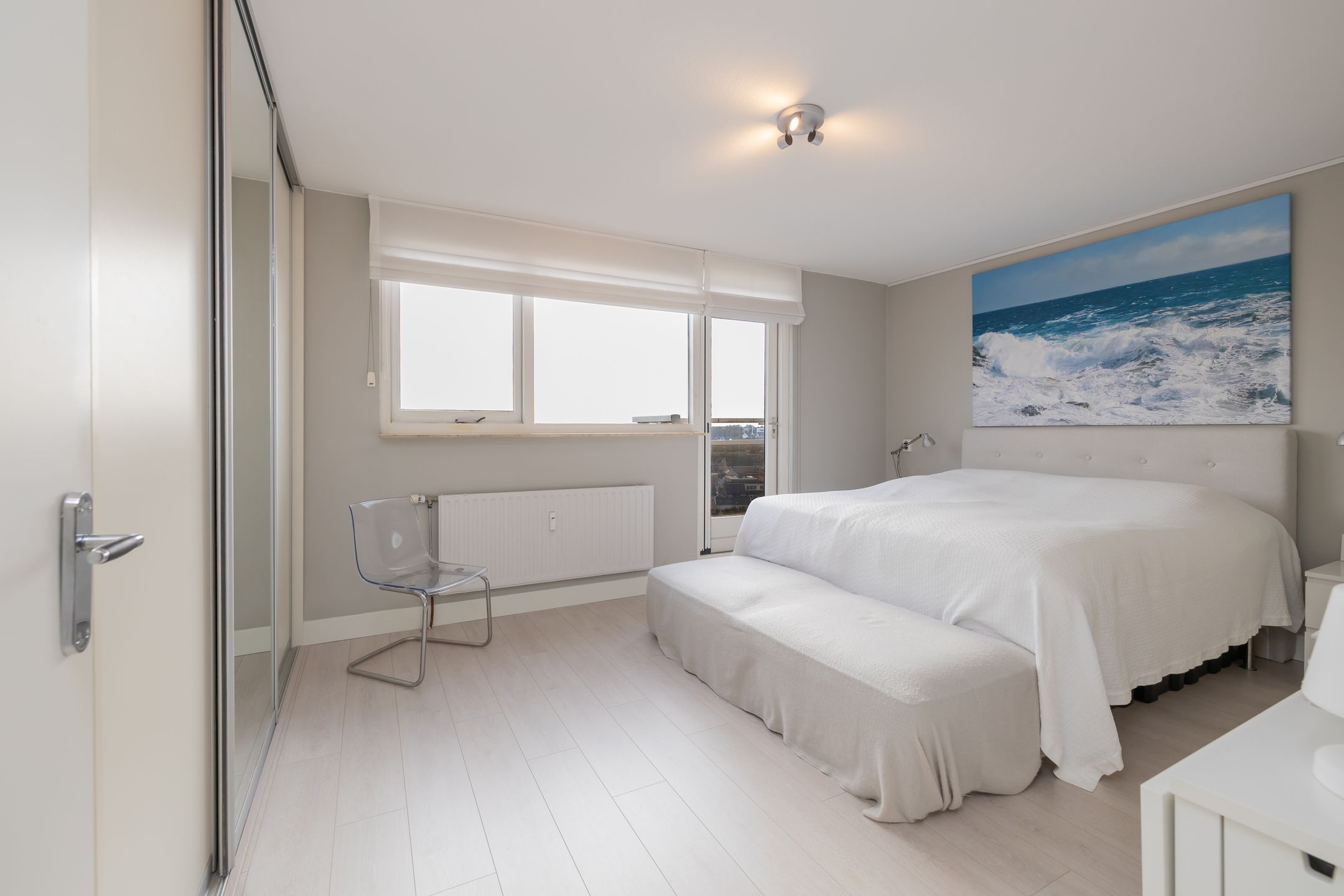 Spacious corner apartment with panoramic sea views and resort amenities — 12