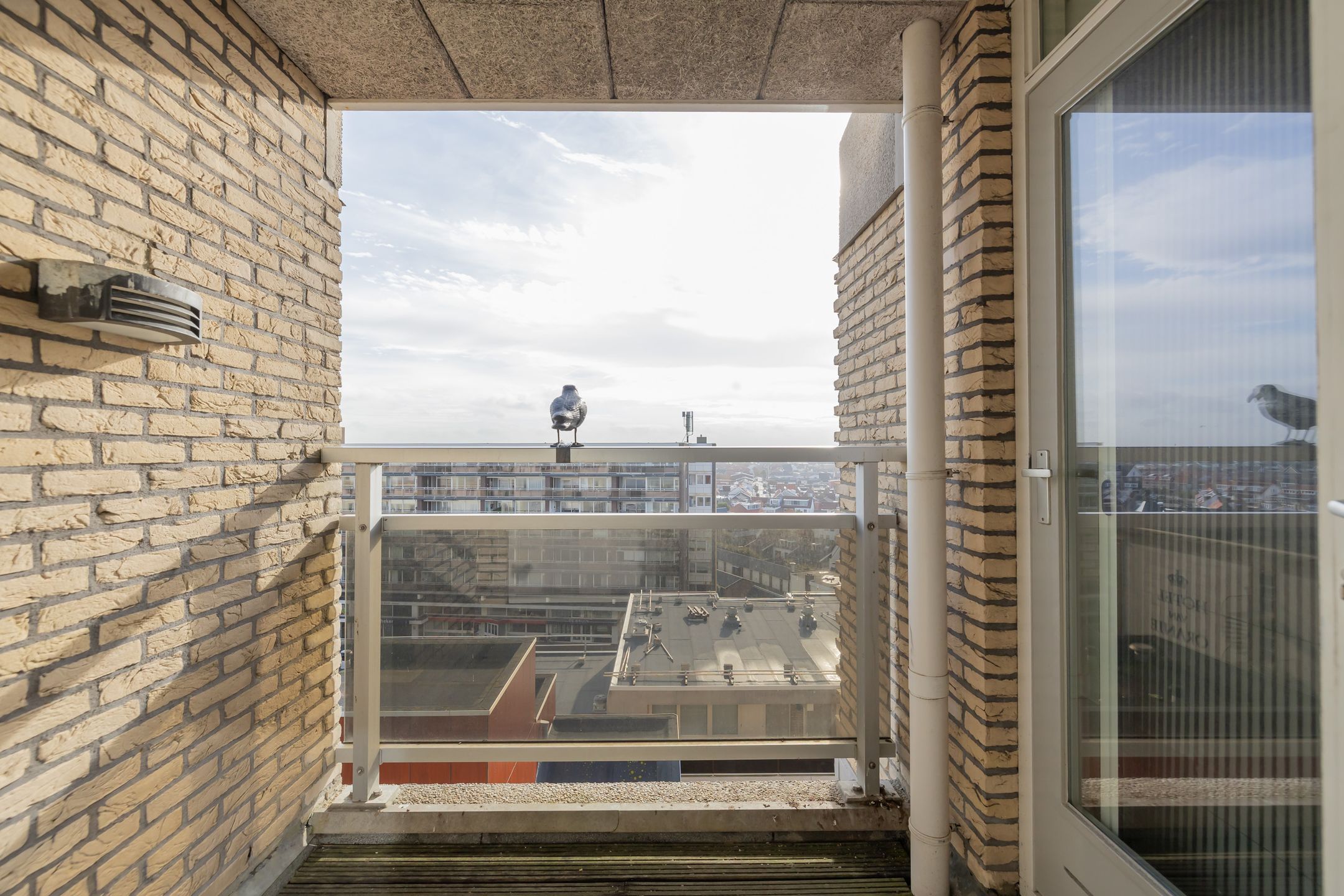Spacious corner apartment with panoramic sea views and resort amenities — 30