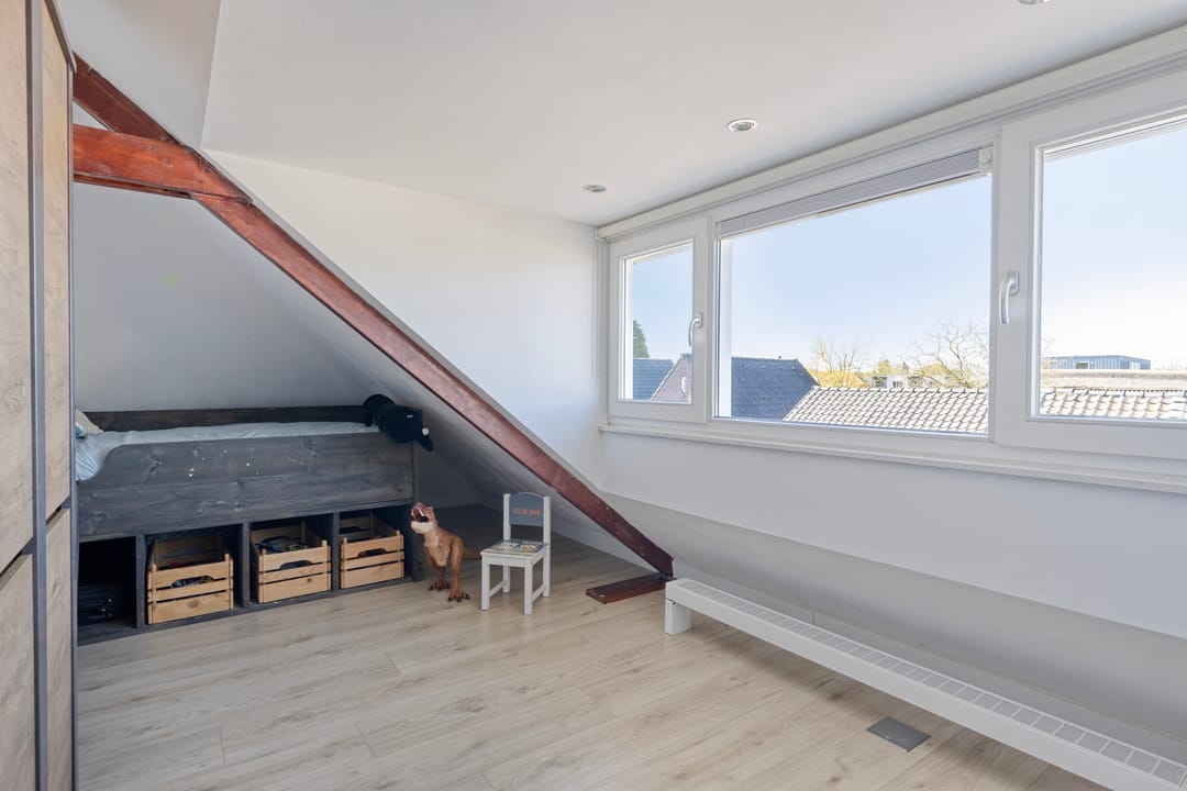 Charming 1930s semi-detached home with A+ energy label and five bedrooms in Vught — 31