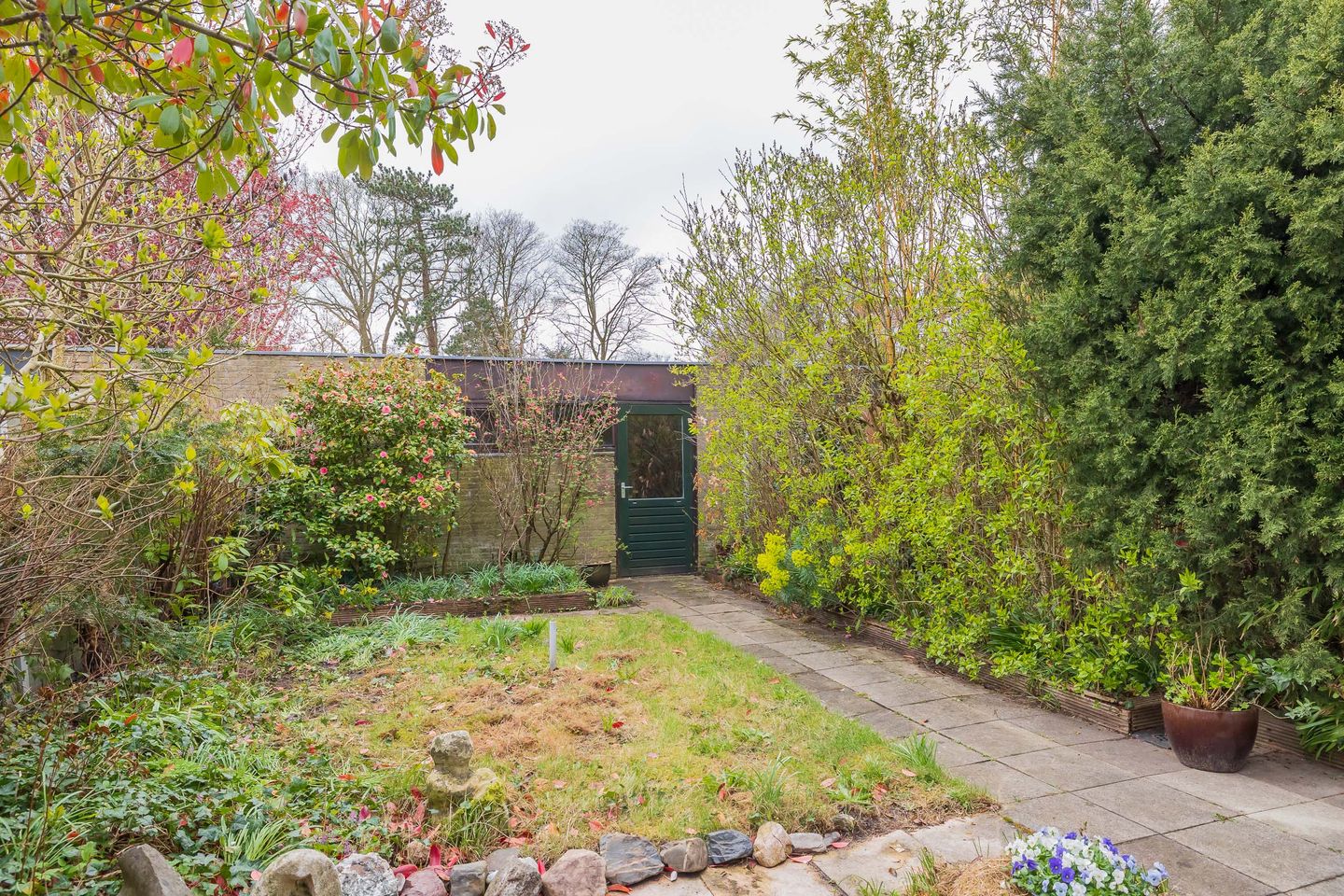 Family home with sunny southwest garden and garage in child-friendly Bennebroek — 14