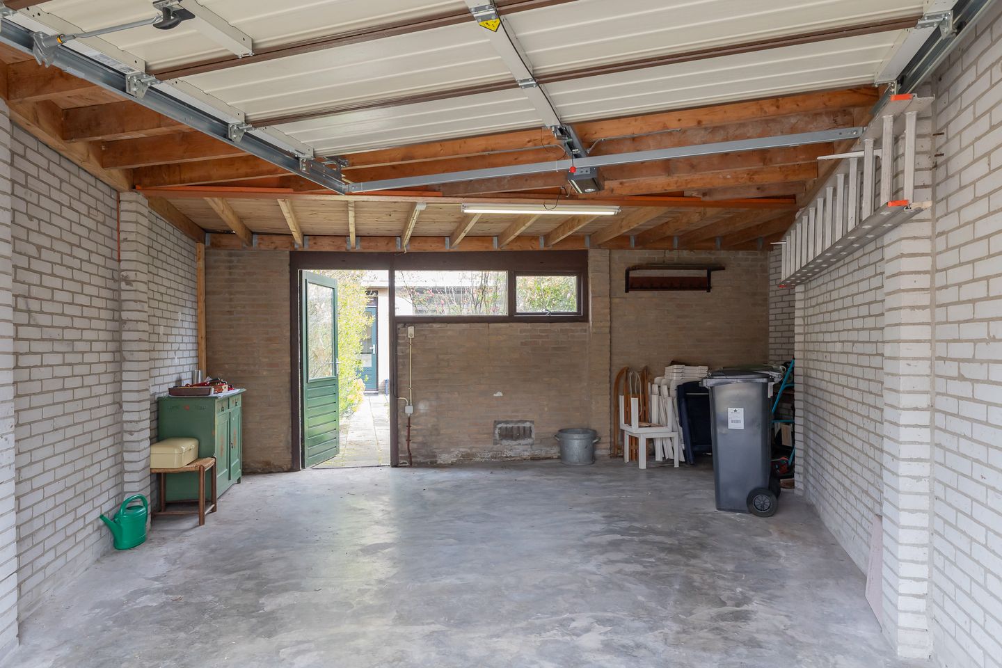 Family home with sunny southwest garden and garage in child-friendly Bennebroek — 19