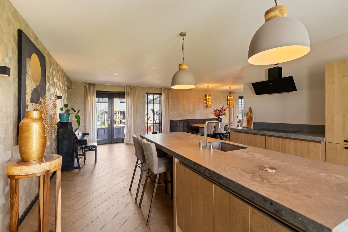 Luxurious New Villa with Pool and Tiny House near Flower Bulb Fields — 14