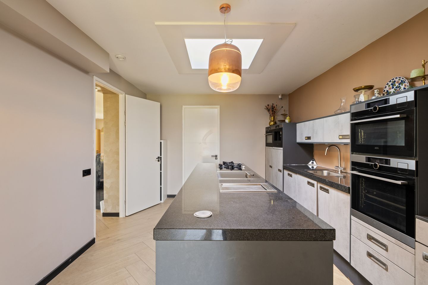 Luxurious New Villa with Pool and Tiny House near Flower Bulb Fields — 19