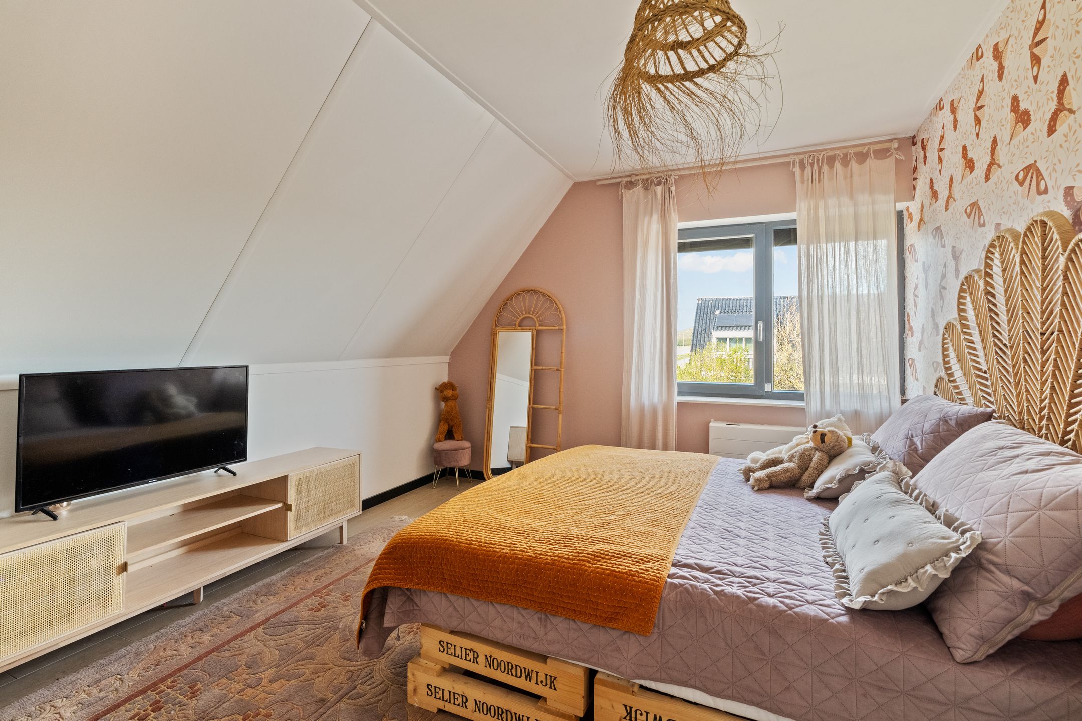 Luxurious New Villa with Pool and Tiny House near Flower Bulb Fields — 39