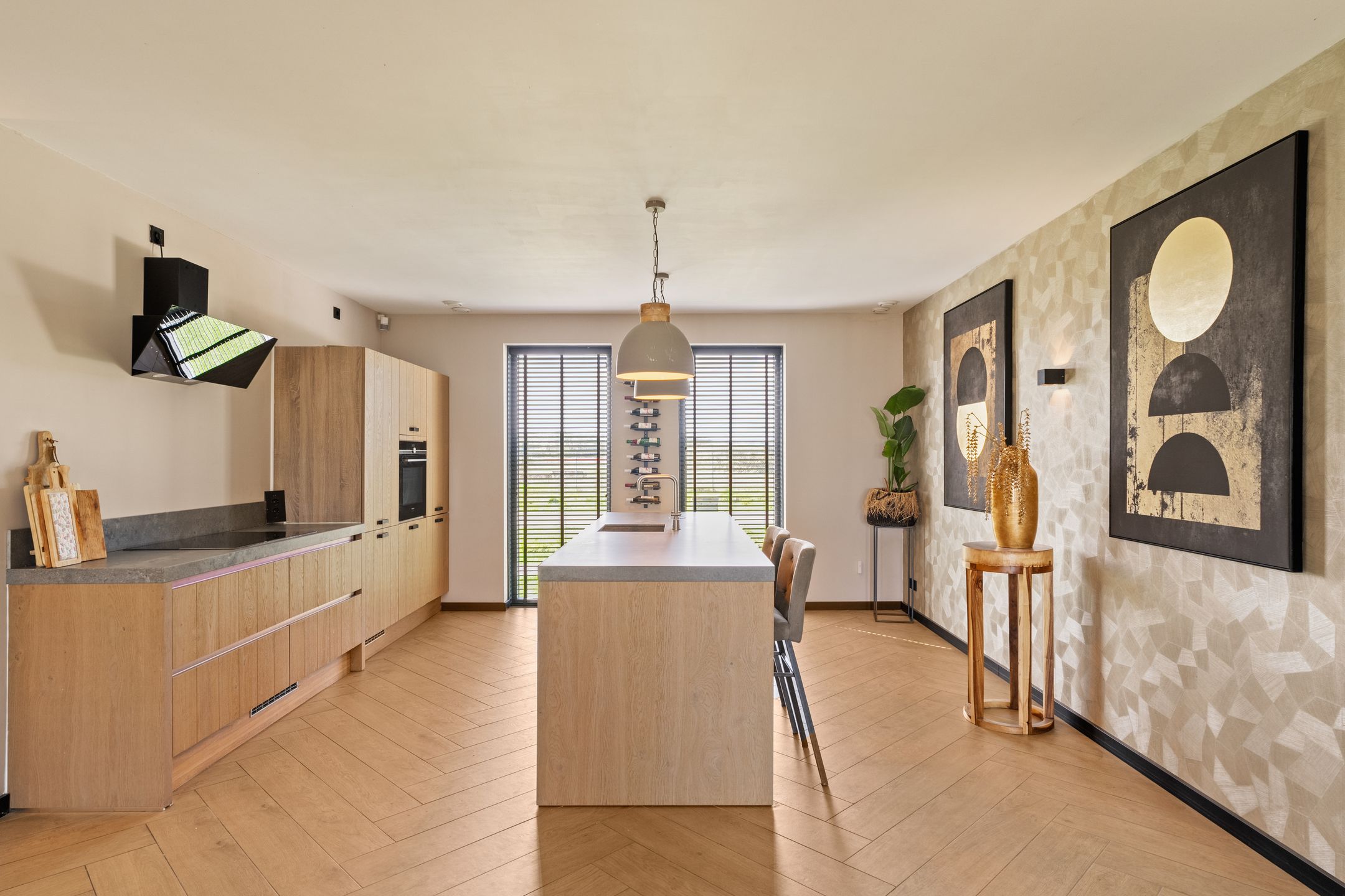 Luxurious New Villa with Pool and Tiny House near Flower Bulb Fields — 12