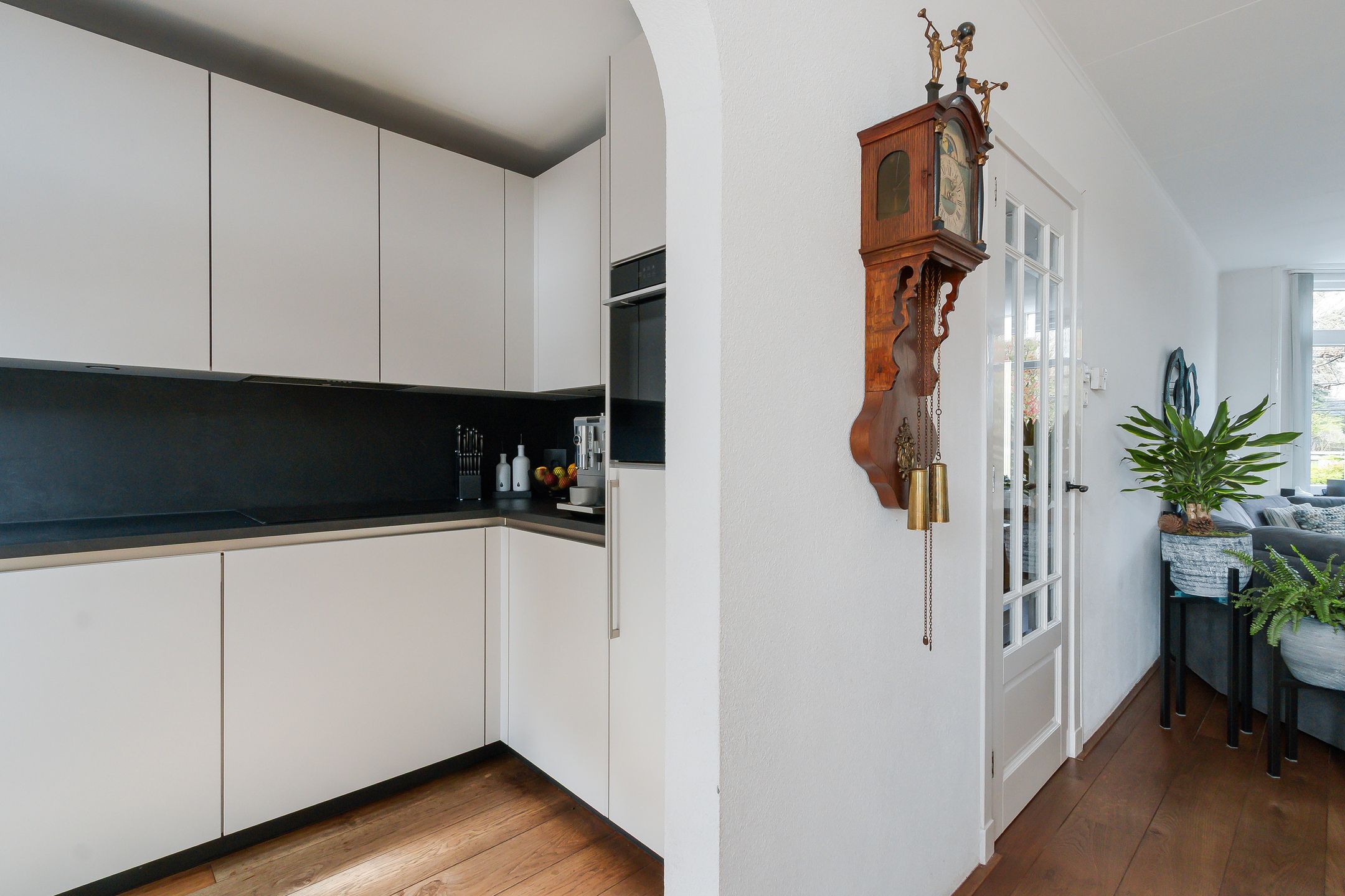 Spacious Modernized 1930s Bay Window Home with Southeast Facing Garden — 15