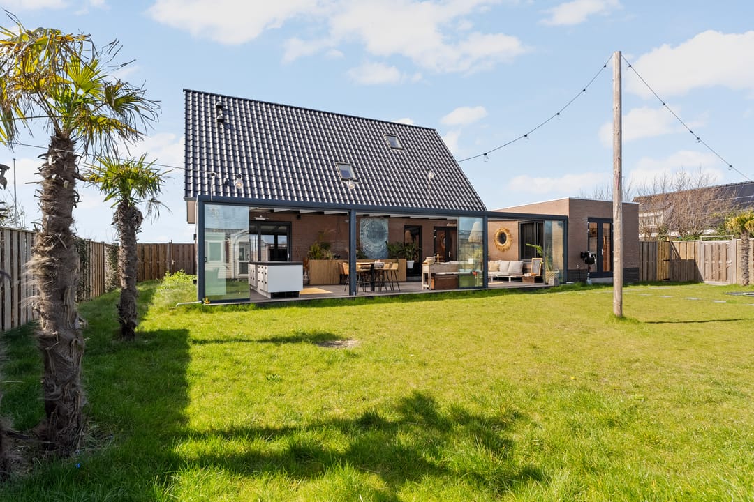 Luxurious New Villa with Pool and Tiny House near Flower Bulb Fields — 31