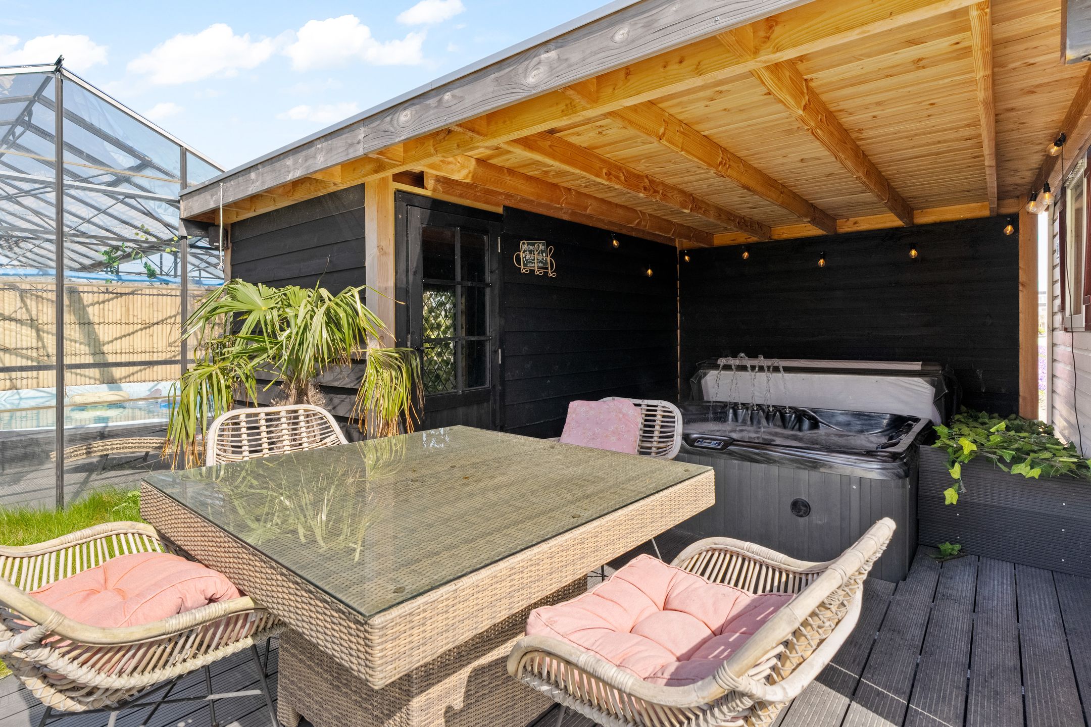 Luxurious New Villa with Pool and Tiny House near Flower Bulb Fields — 33